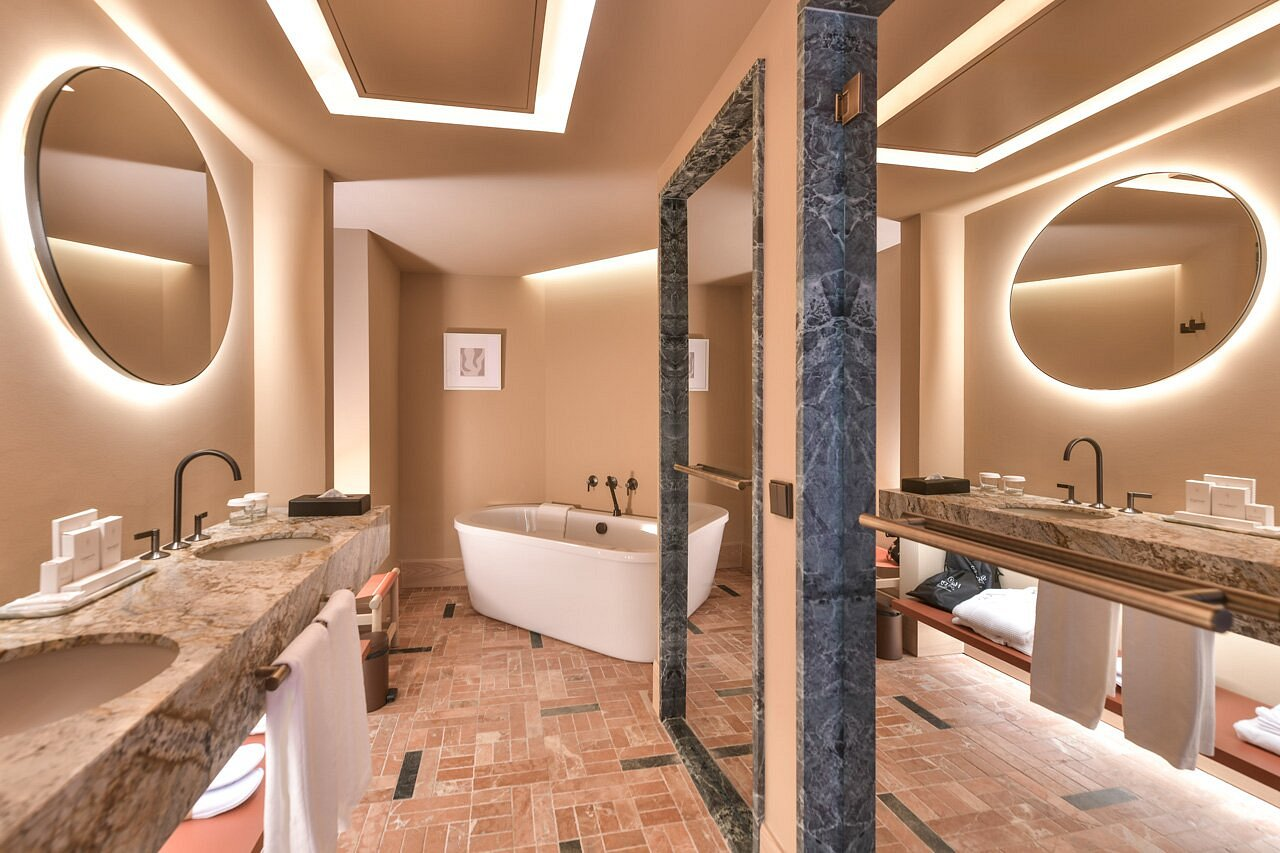 hotel_img