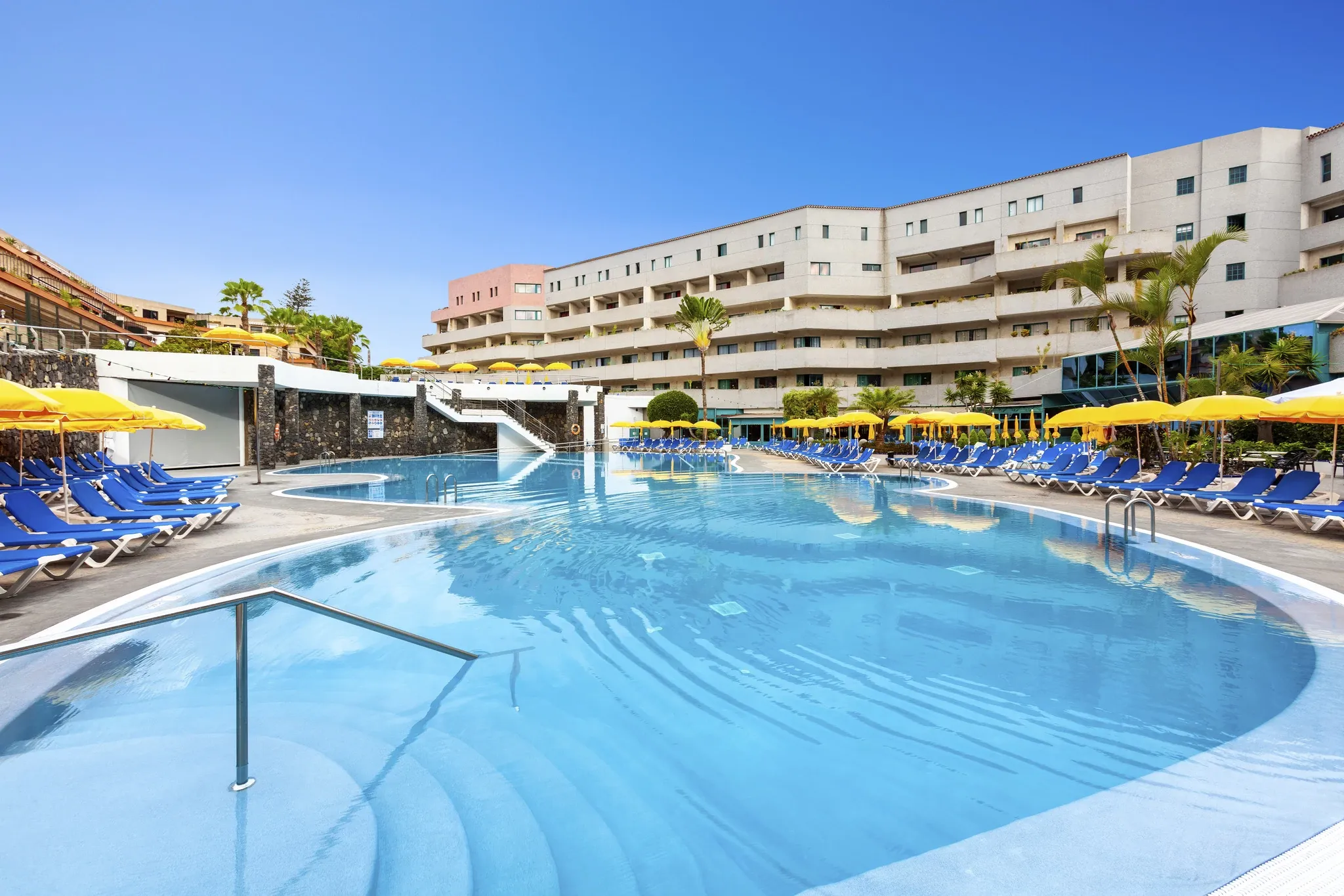 hotel_img