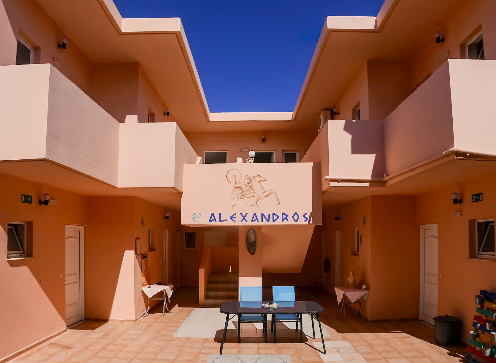 hotel_img