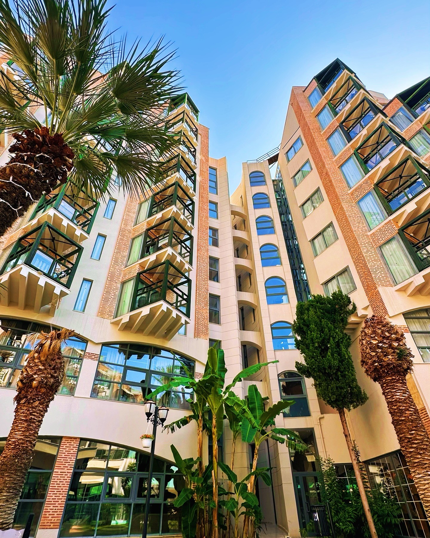 hotel_img