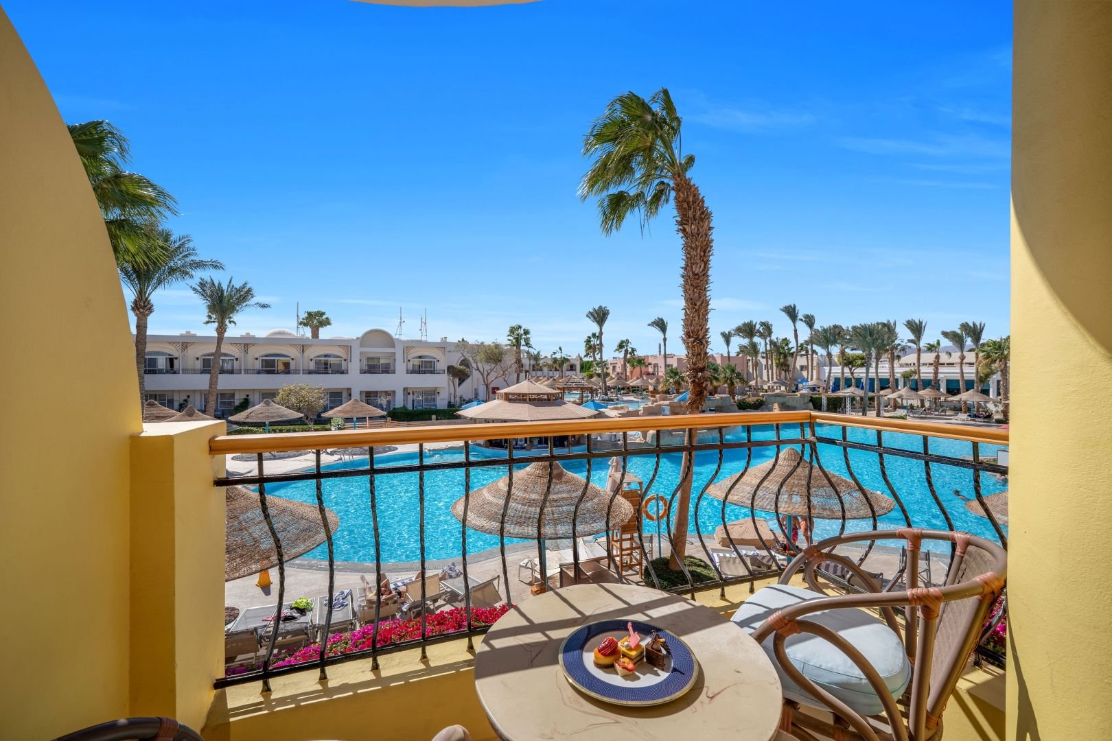hotel_img