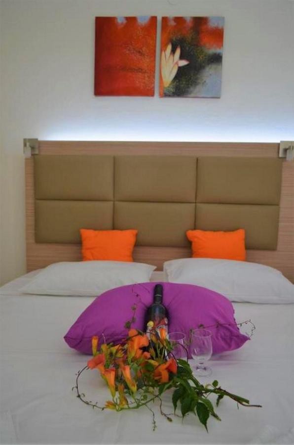 hotel_img