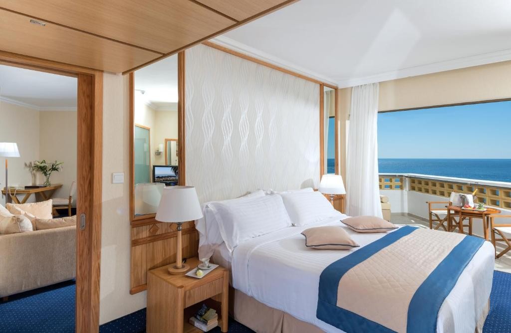 hotel_img