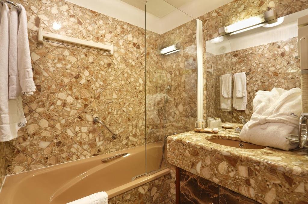 hotel_img