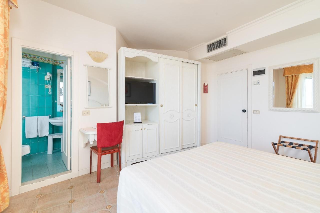 hotel_img