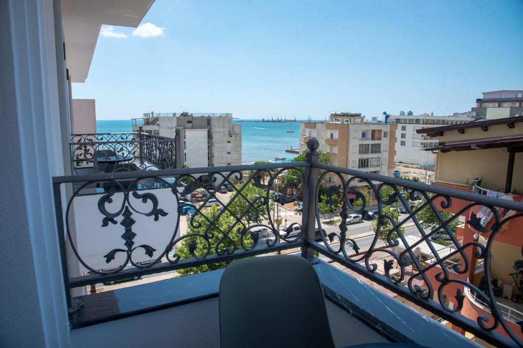 hotel_img