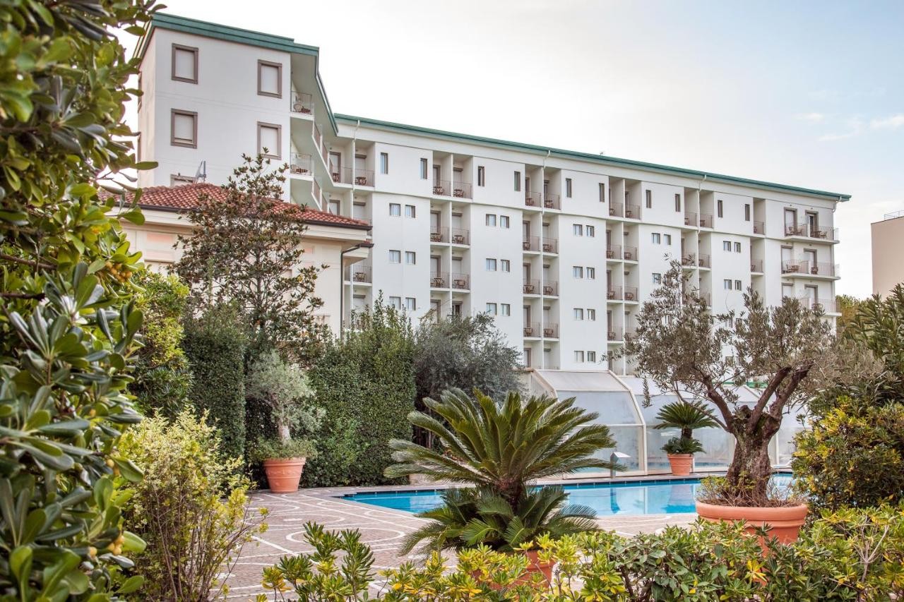 hotel_img