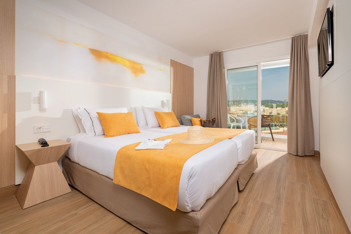 hotel_img