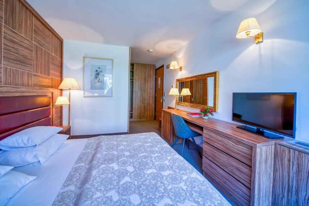 hotel_img