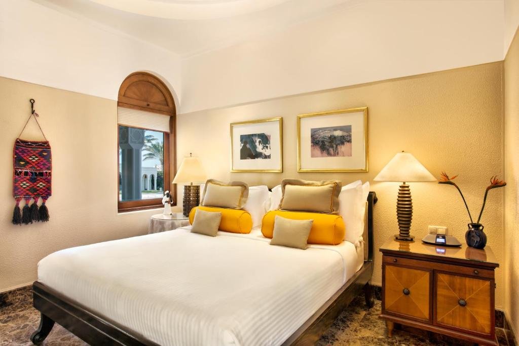 hotel_img
