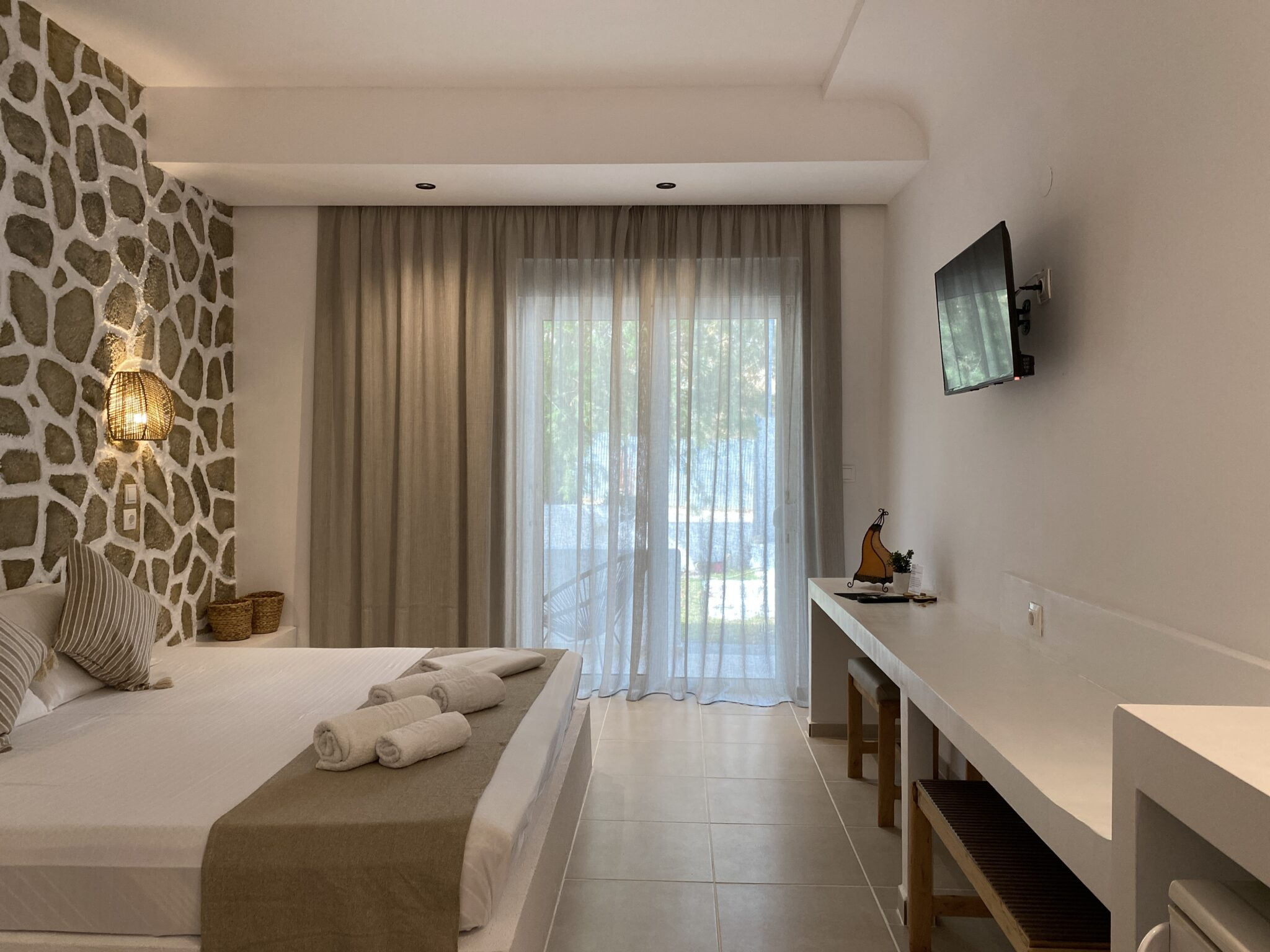 hotel_img