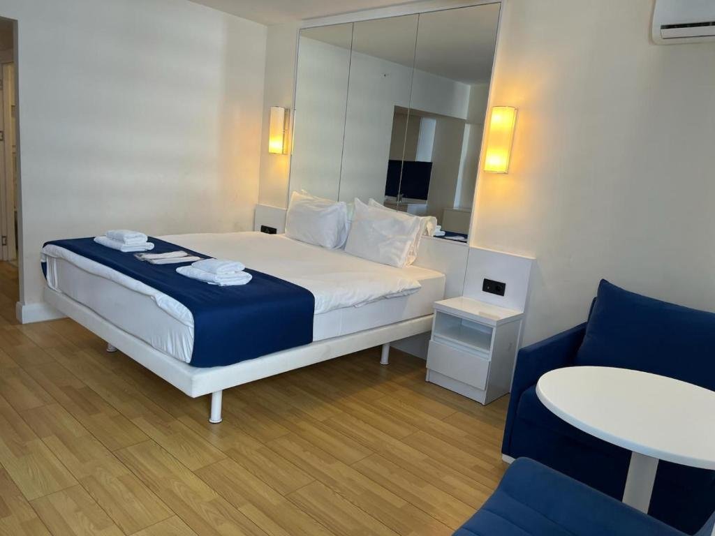 hotel_img