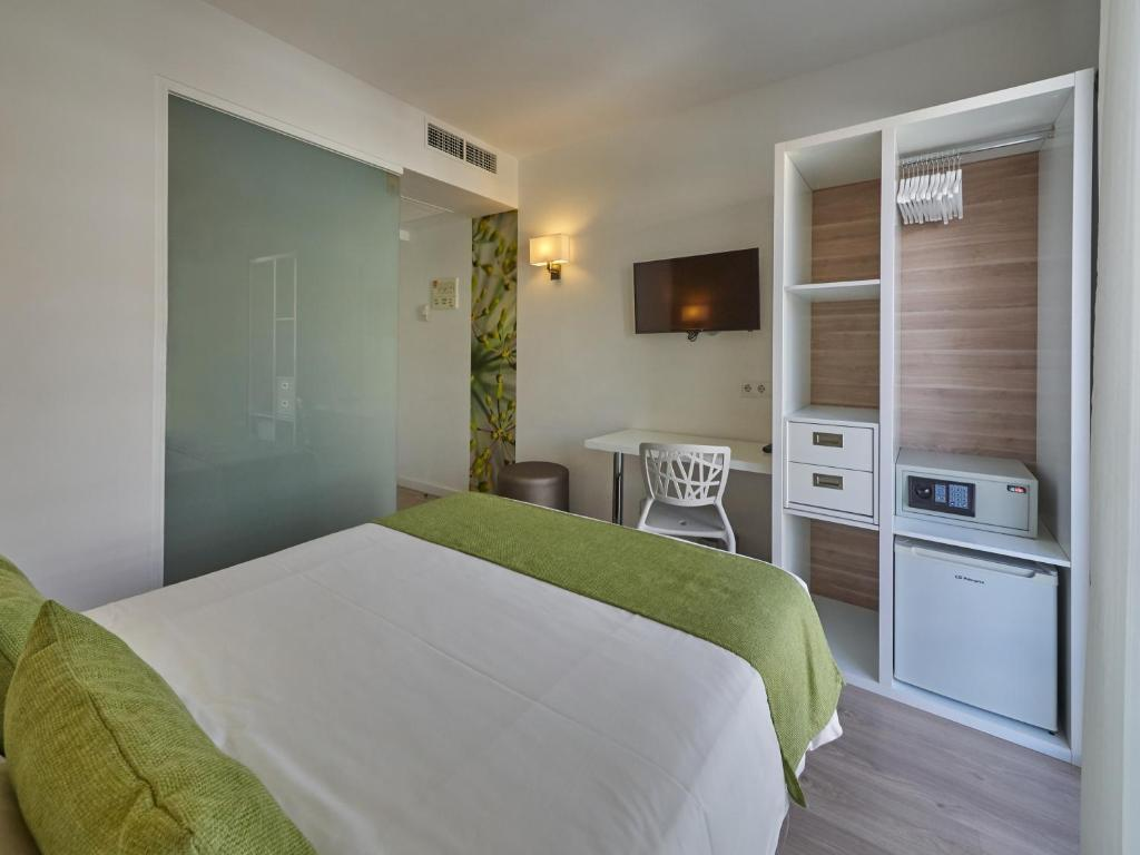 hotel_img