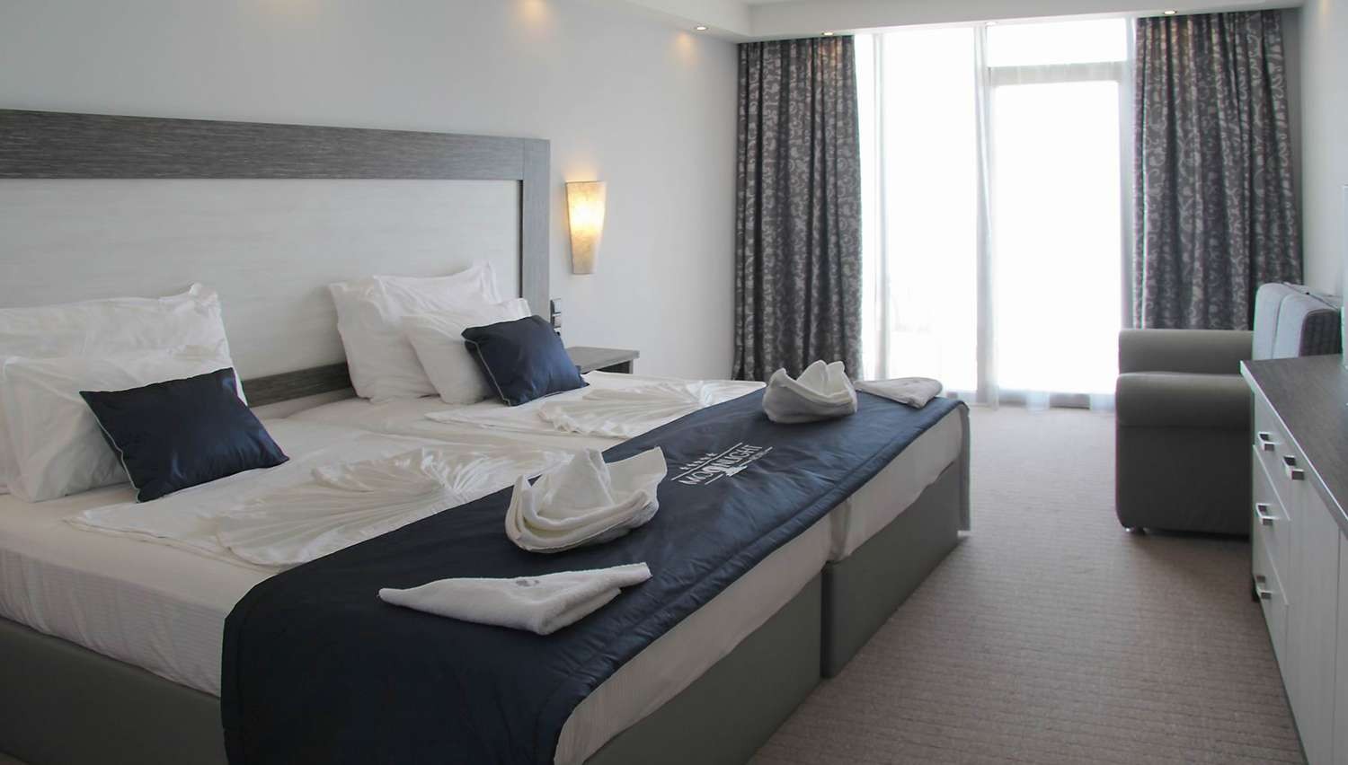 hotel_img