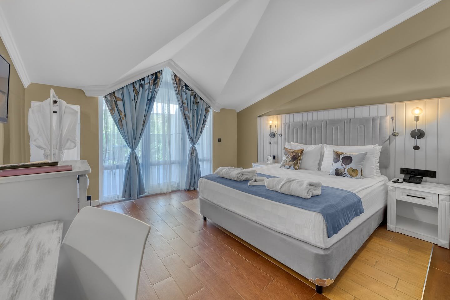 hotel_img