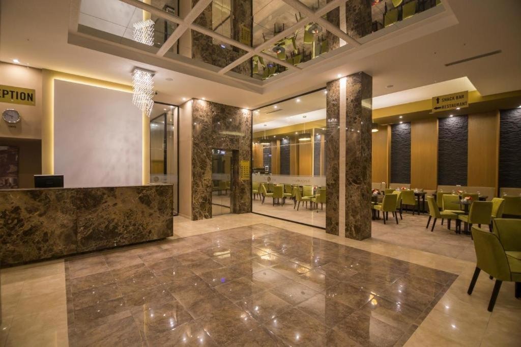 hotel_img