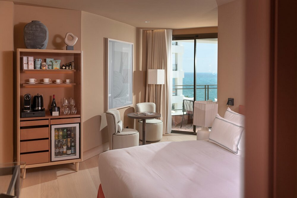 hotel_img