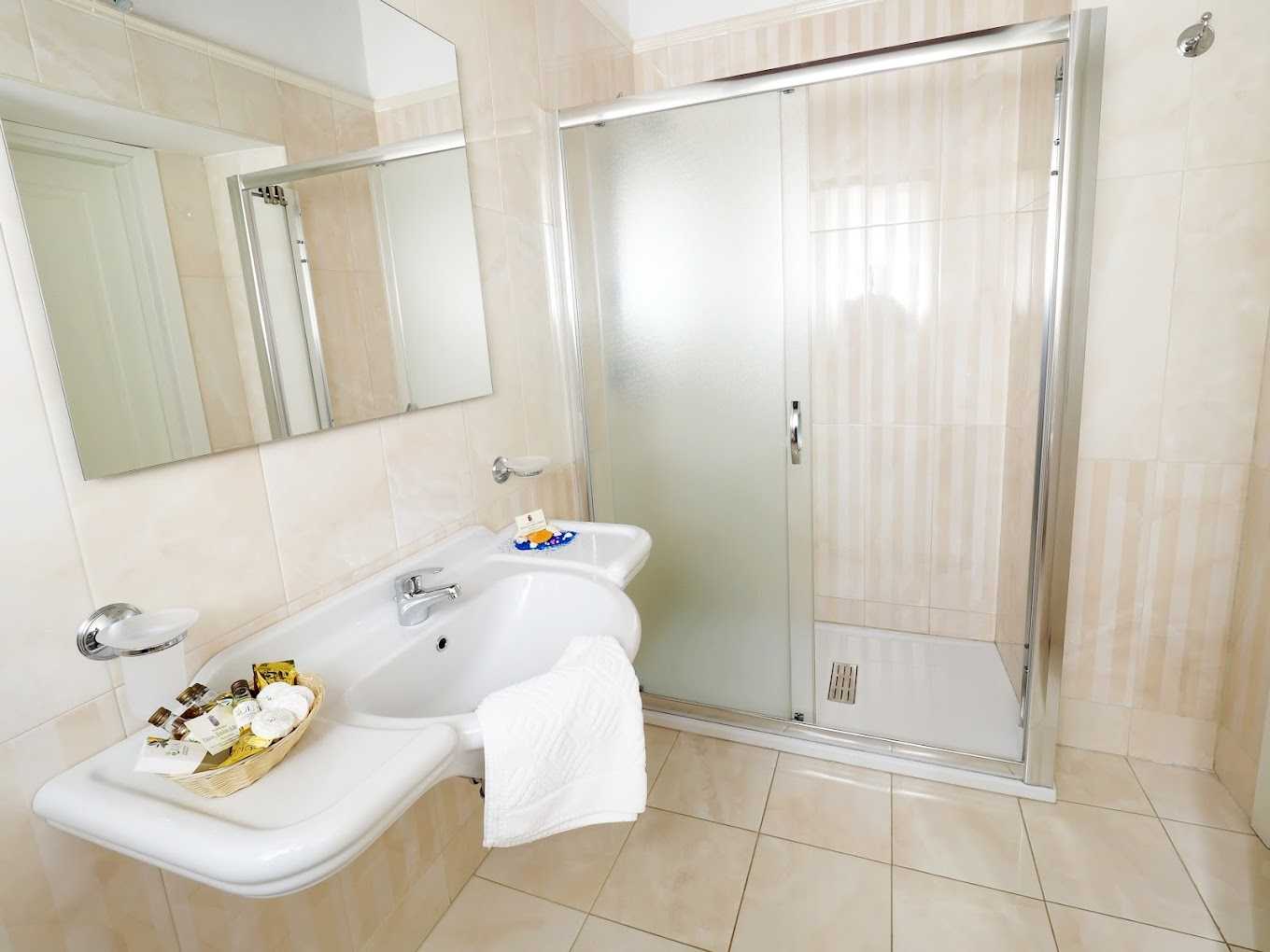 hotel_img