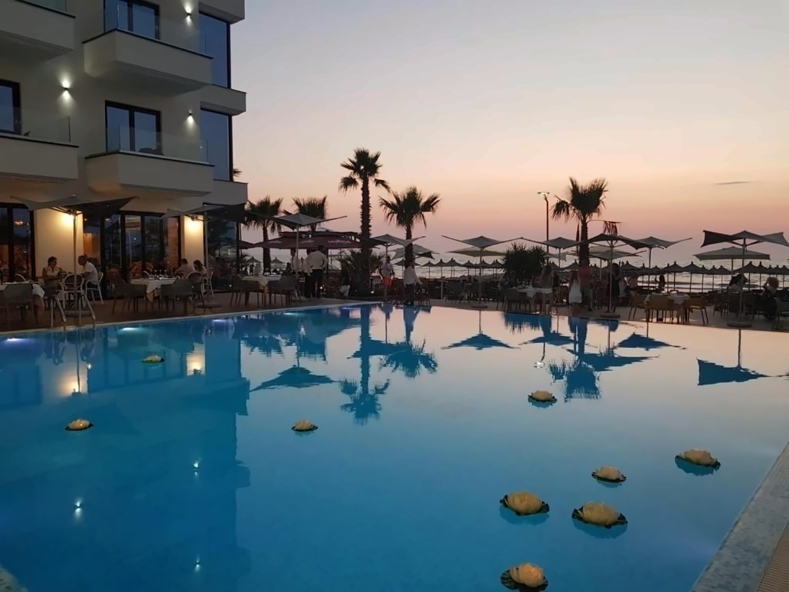 hotel_img