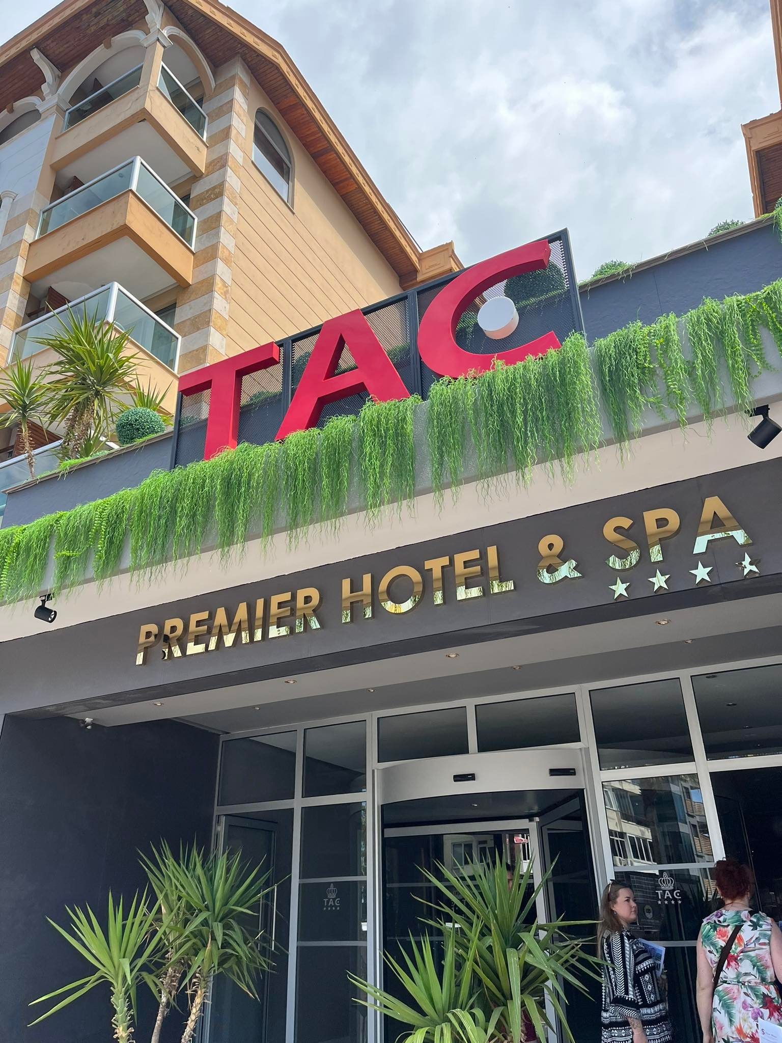 hotel_img