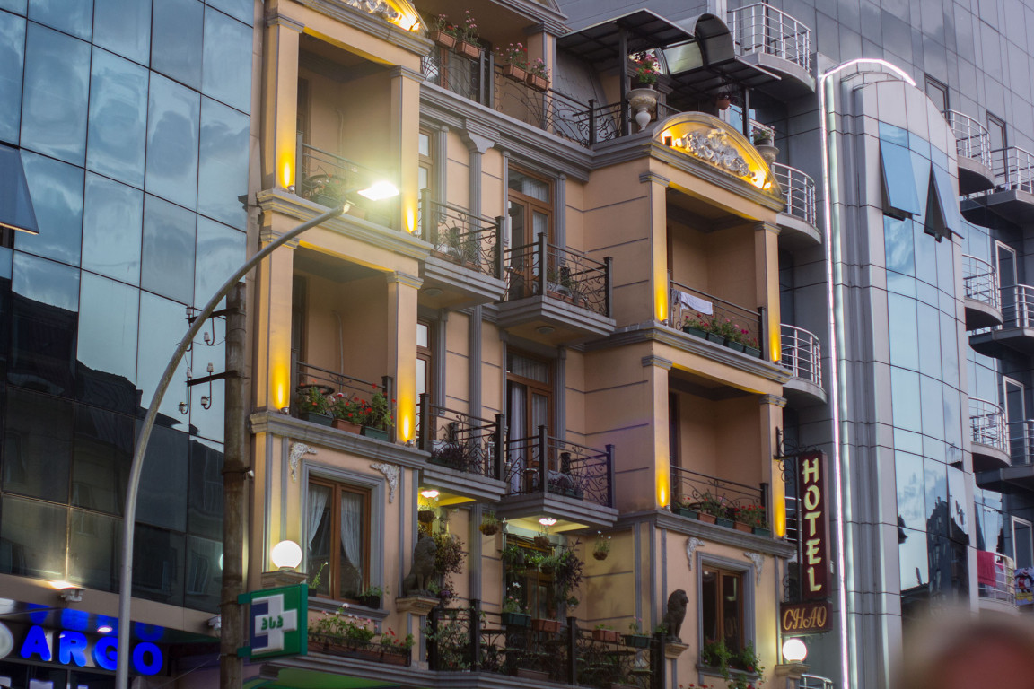 hotel_img