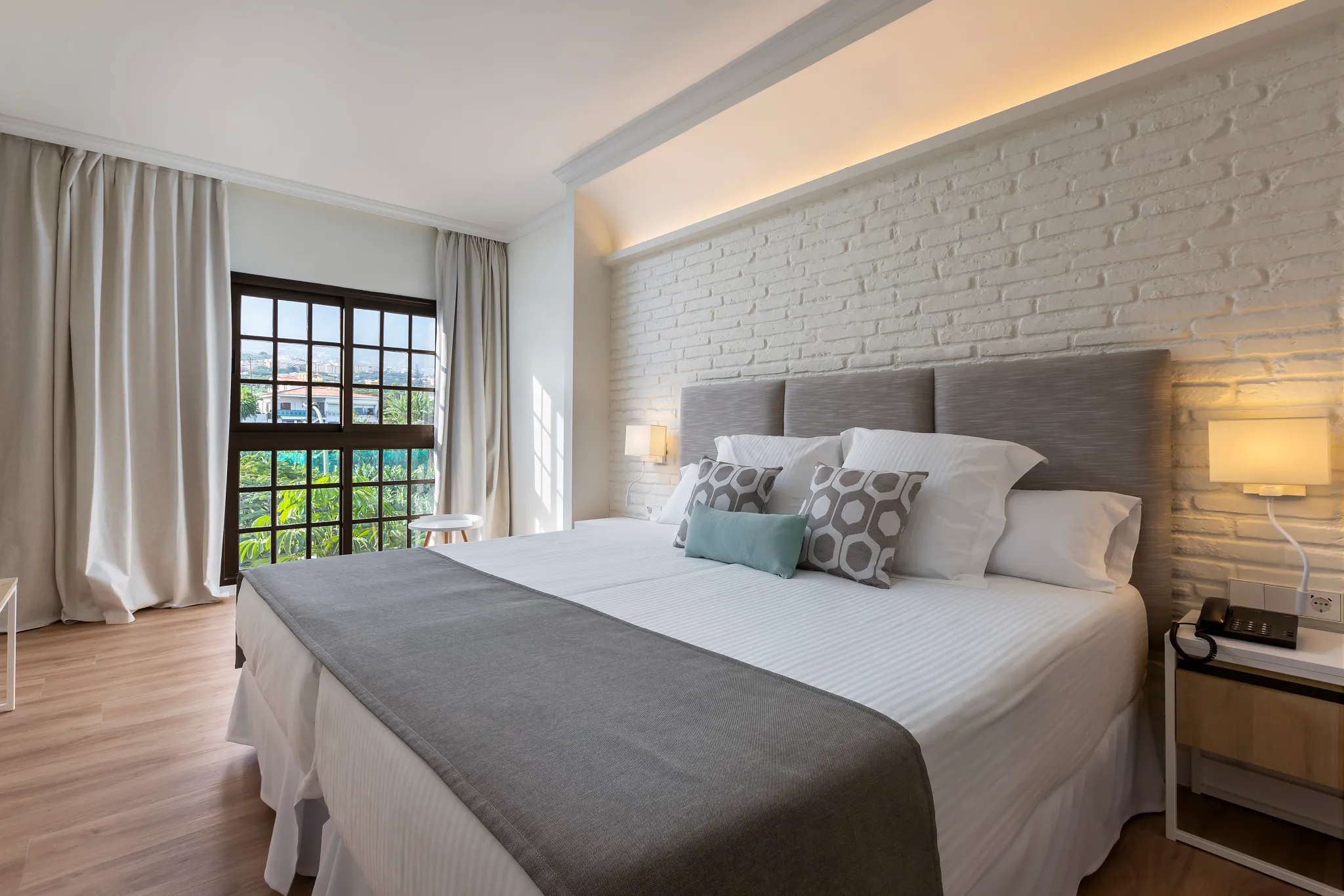 hotel_img