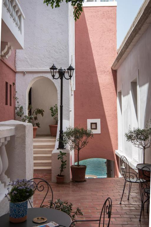 hotel_img