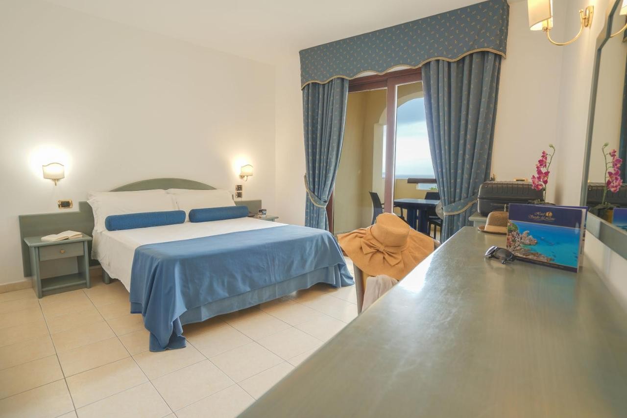 hotel_img