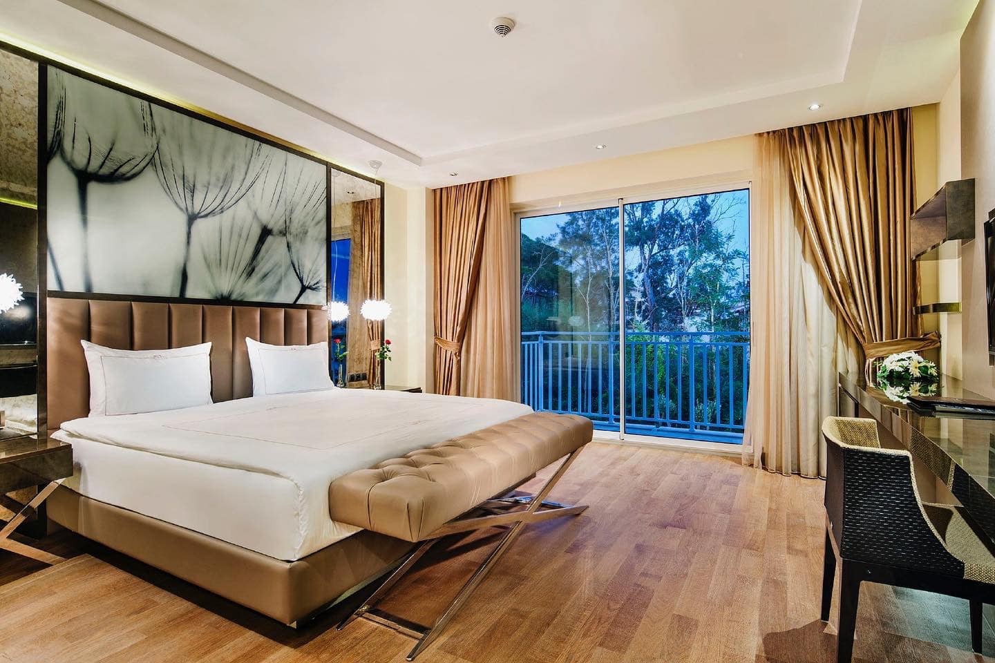 hotel_img