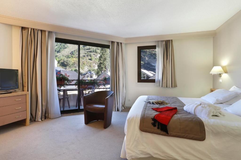 hotel_img