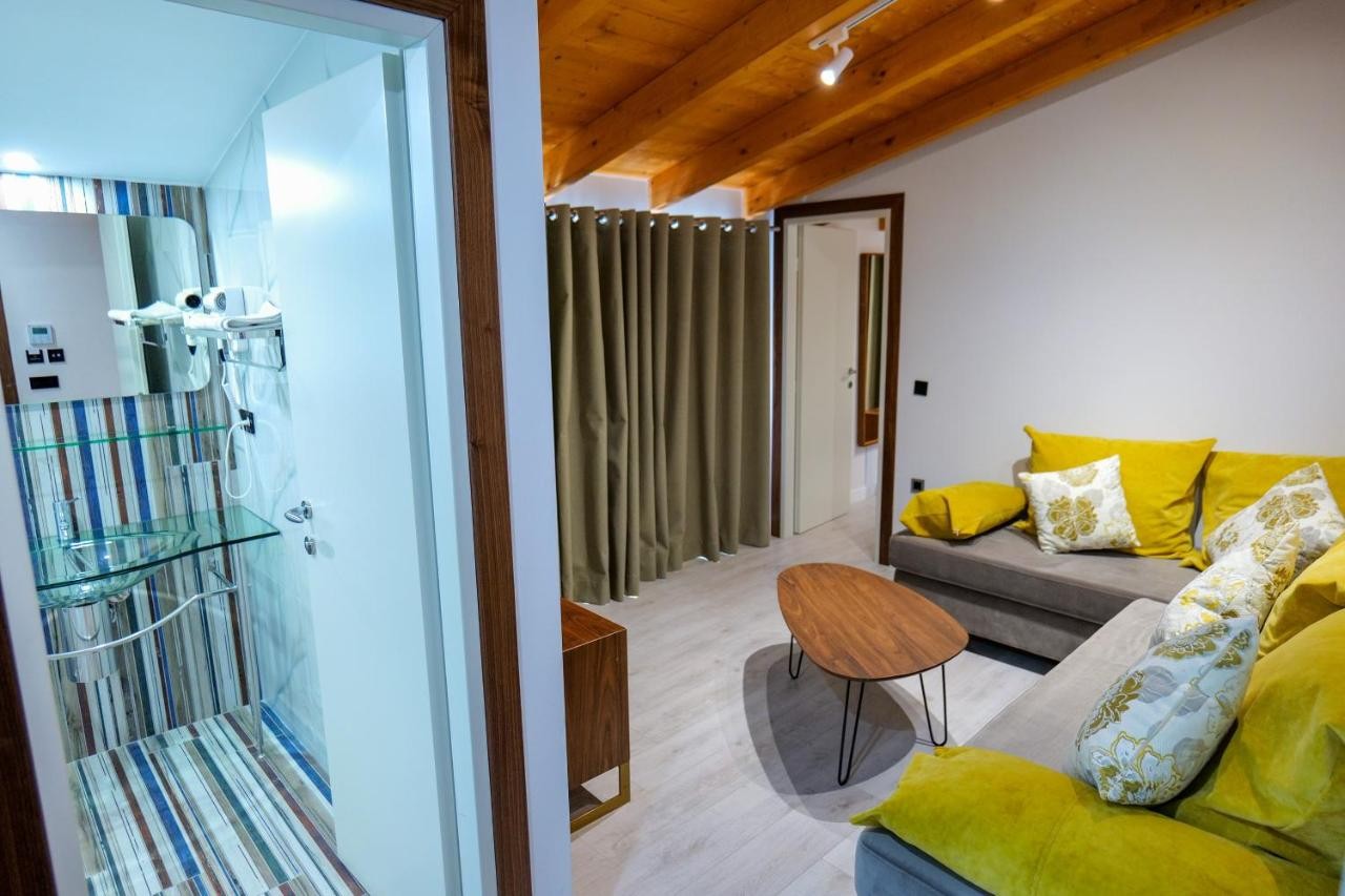 hotel_img