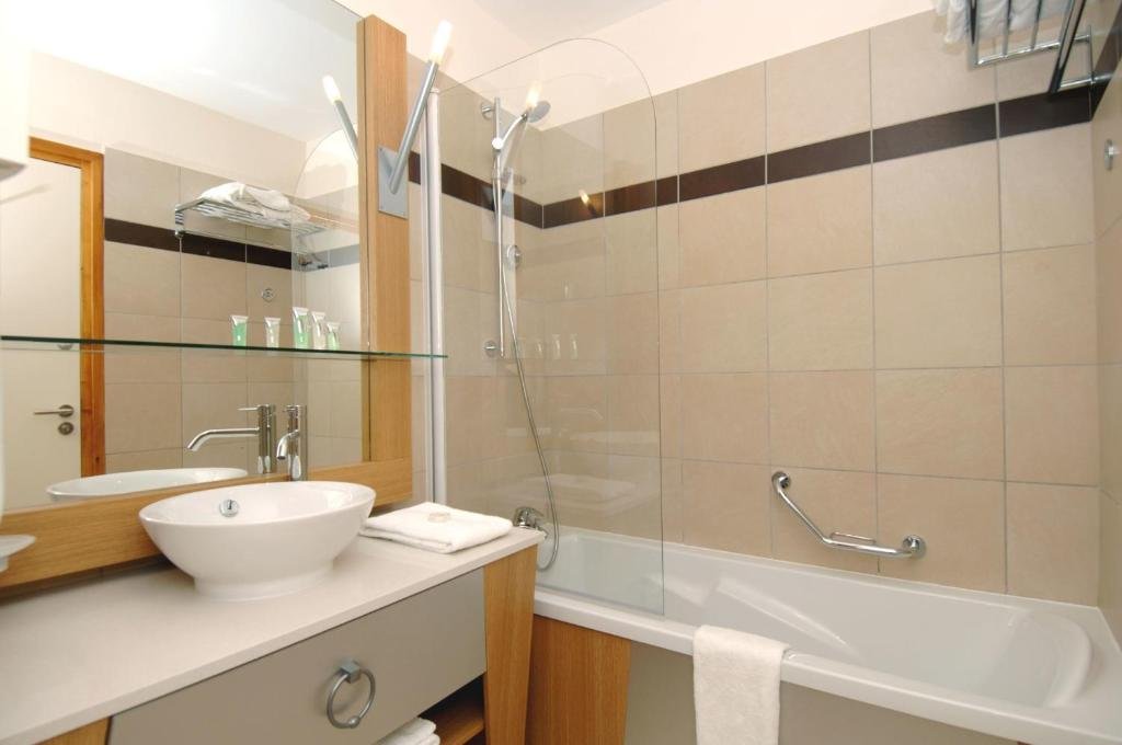 hotel_img