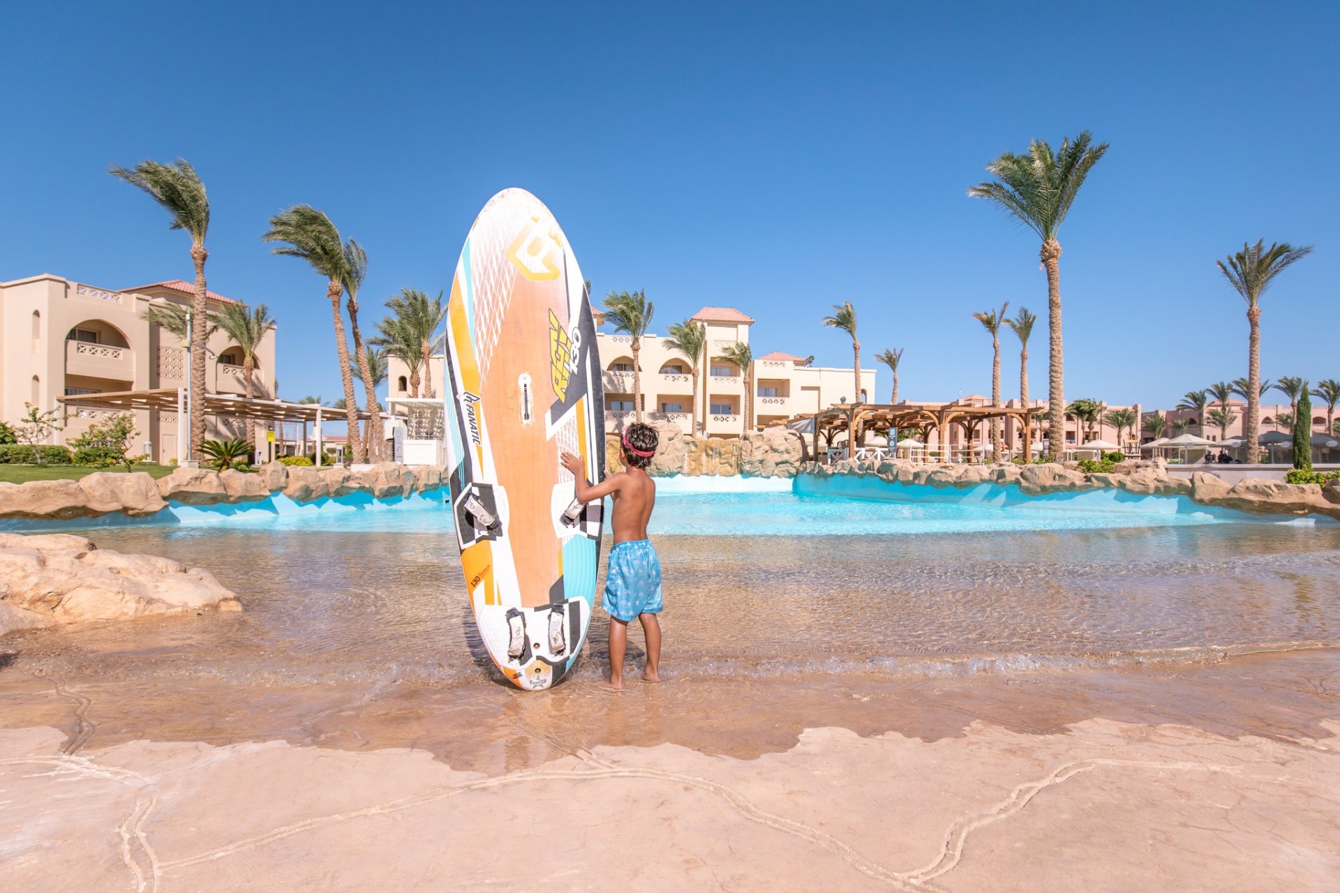                                     APRILLI VAHEAEG Egiptuses
                                  